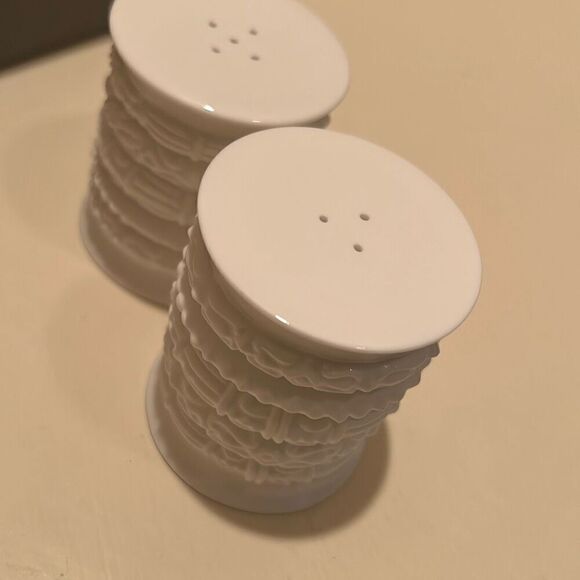Katy Briscoe Home Bone China White Bisque Salt & Pepper Shakers 2.5” New In Box - Picture 7 of 15